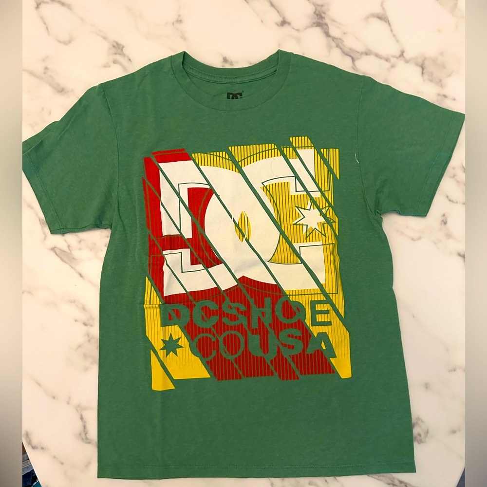 DC Green Tee with rasta color Graphic Design size M mens